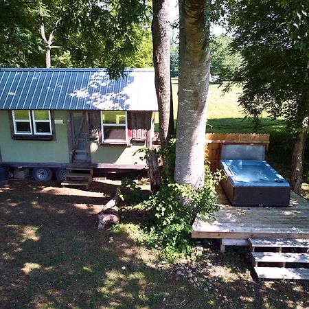 Creekwalk Inn Bed And Breakfast With Cabins Cosby Екстер'єр фото