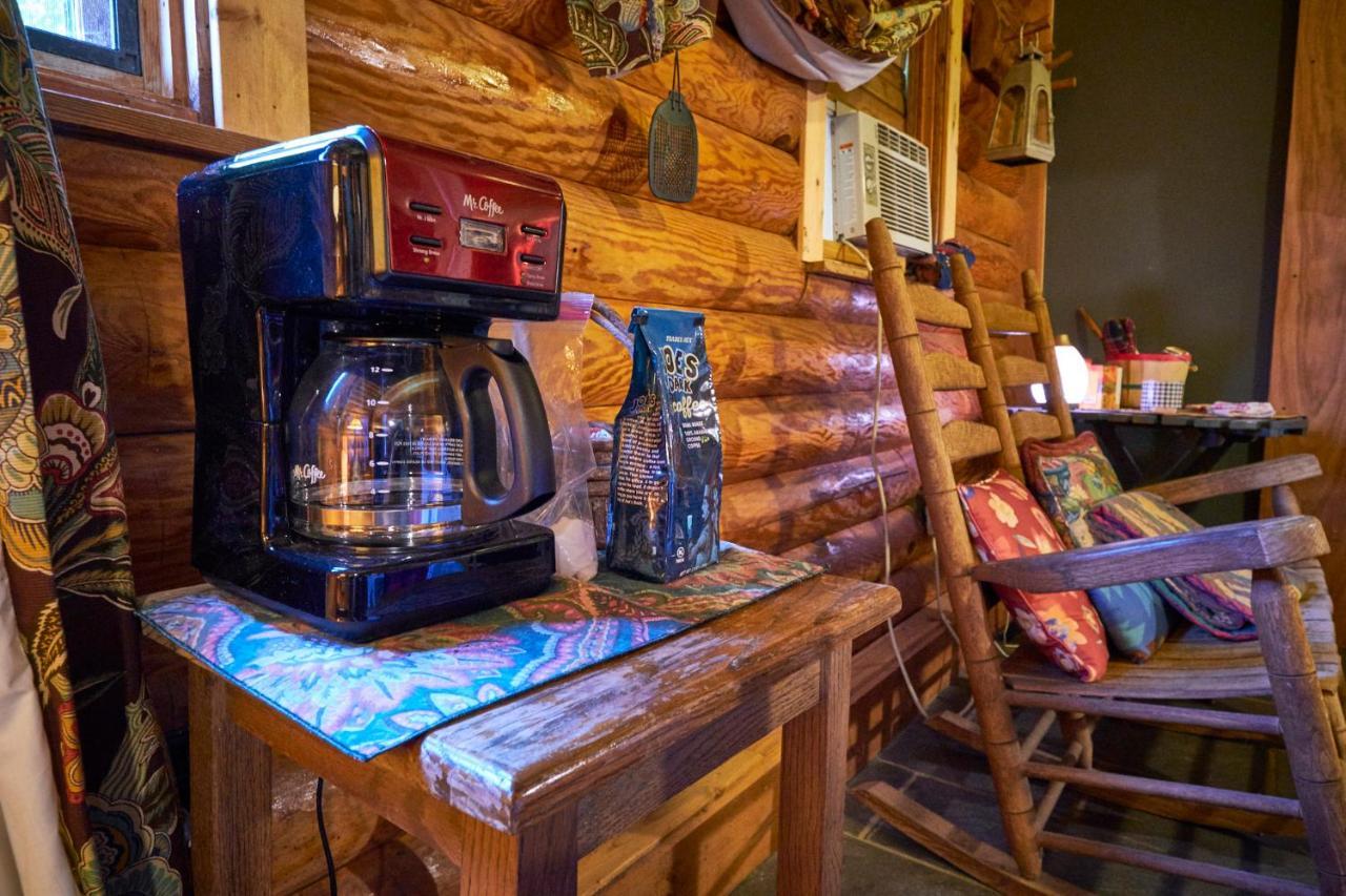 Creekwalk Inn Bed And Breakfast With Cabins Cosby Екстер'єр фото
