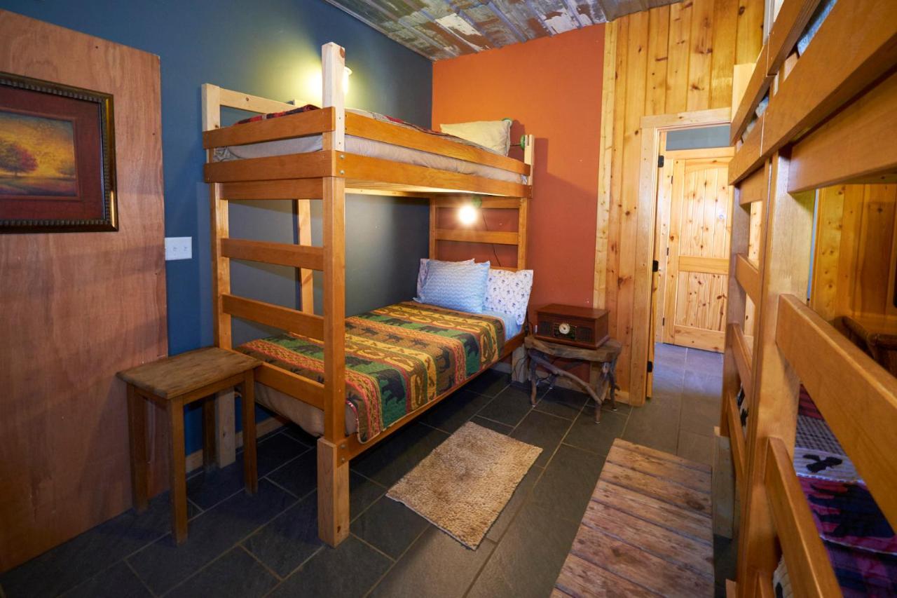 Creekwalk Inn Bed And Breakfast With Cabins Cosby Екстер'єр фото