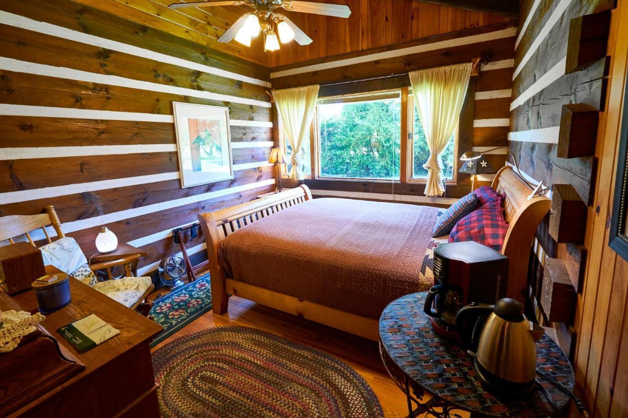 Creekwalk Inn Bed And Breakfast With Cabins Cosby Екстер'єр фото