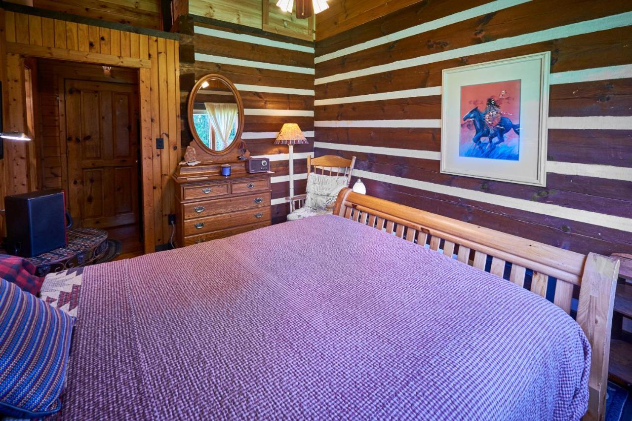 Creekwalk Inn Bed And Breakfast With Cabins Cosby Екстер'єр фото
