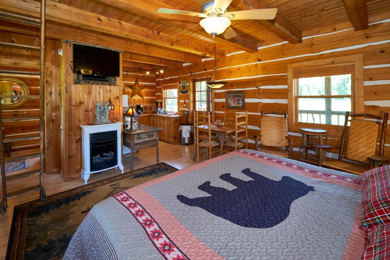 Creekwalk Inn Bed And Breakfast With Cabins Cosby Екстер'єр фото