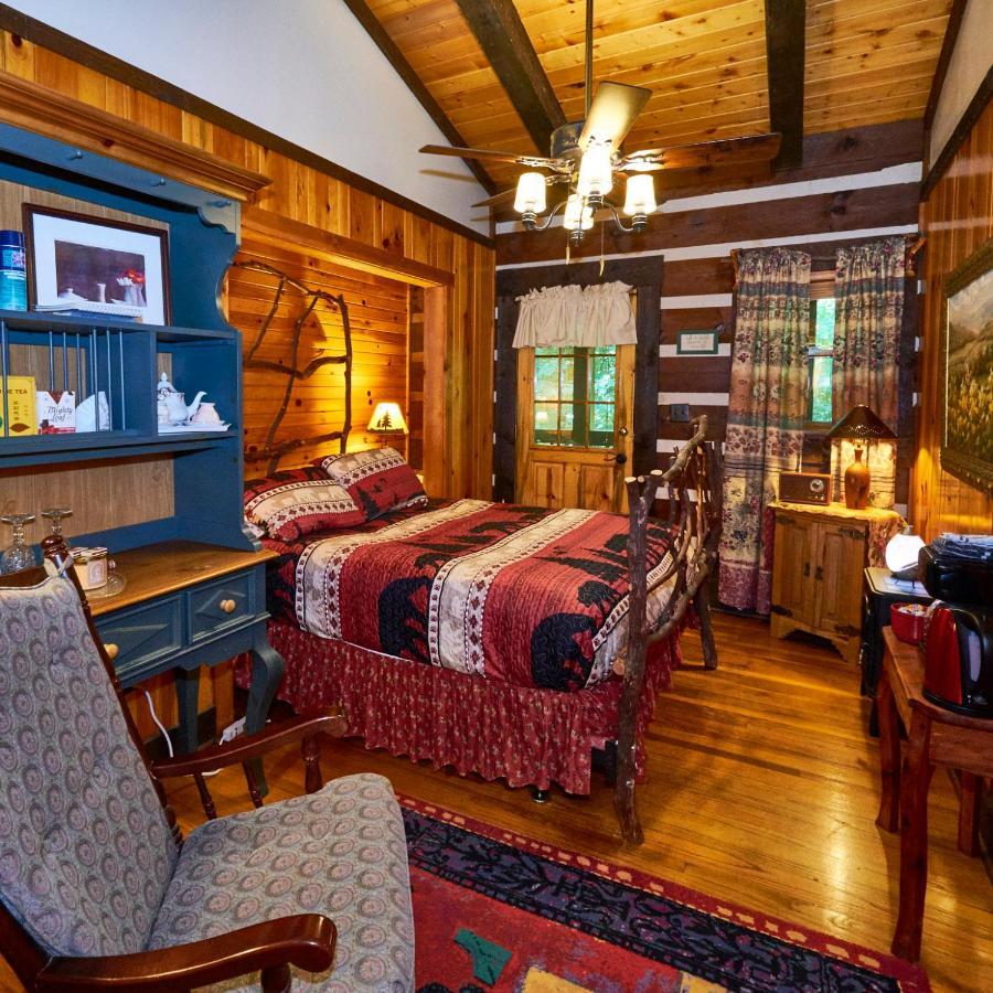 Creekwalk Inn Bed And Breakfast With Cabins Cosby Екстер'єр фото