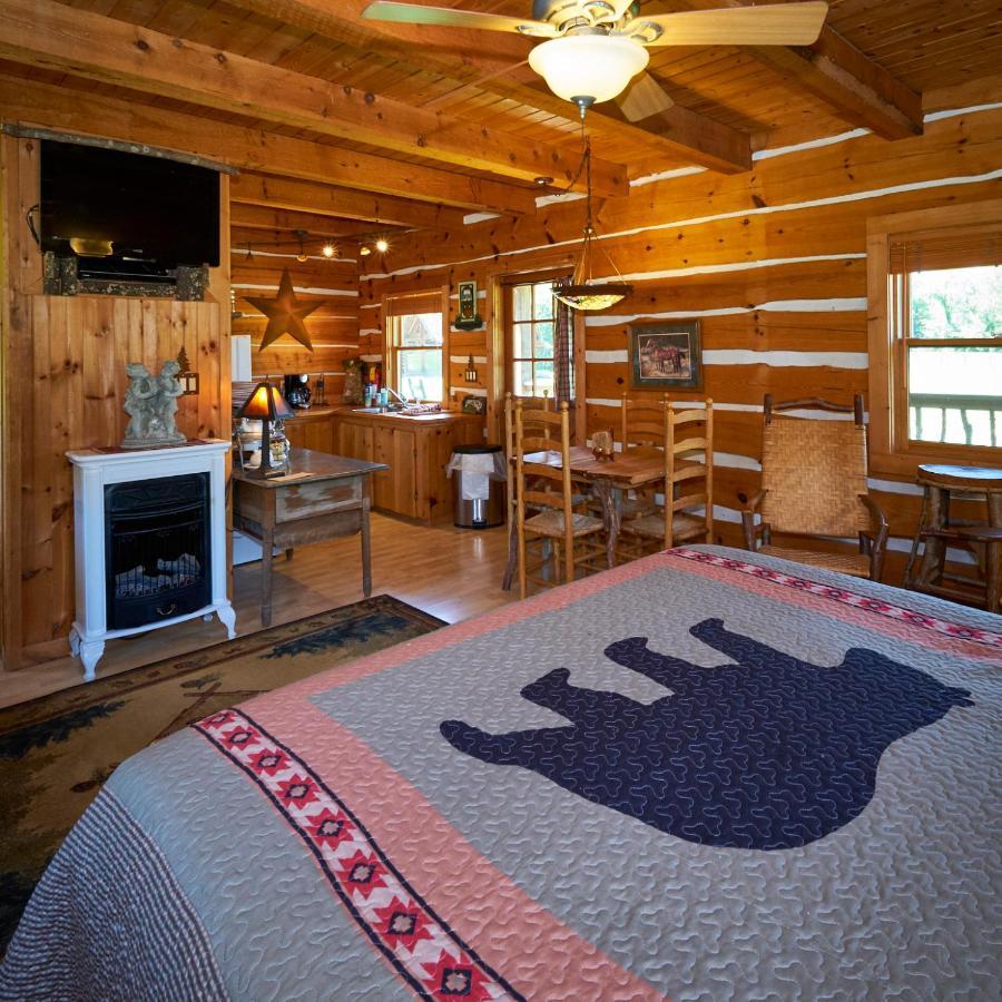Creekwalk Inn Bed And Breakfast With Cabins Cosby Екстер'єр фото