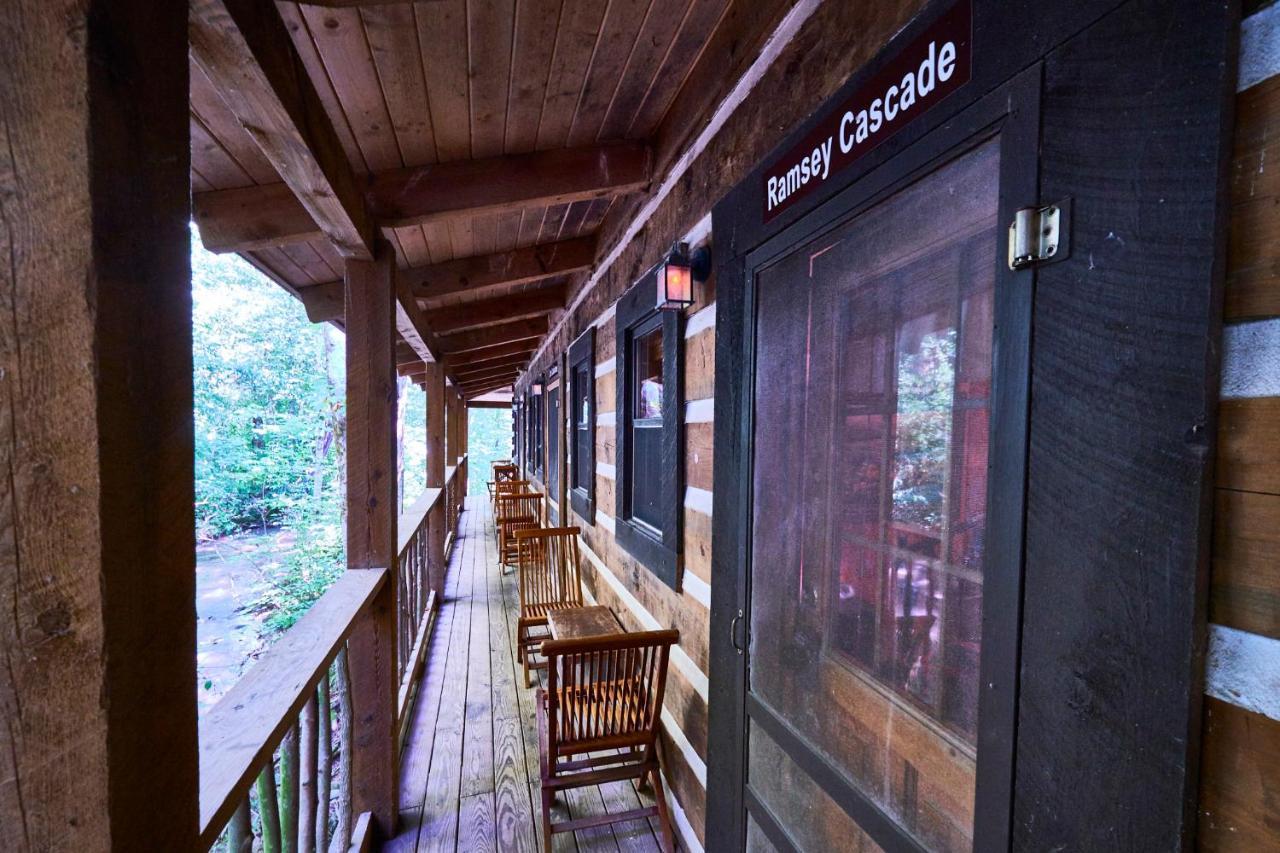 Creekwalk Inn Bed And Breakfast With Cabins Cosby Екстер'єр фото