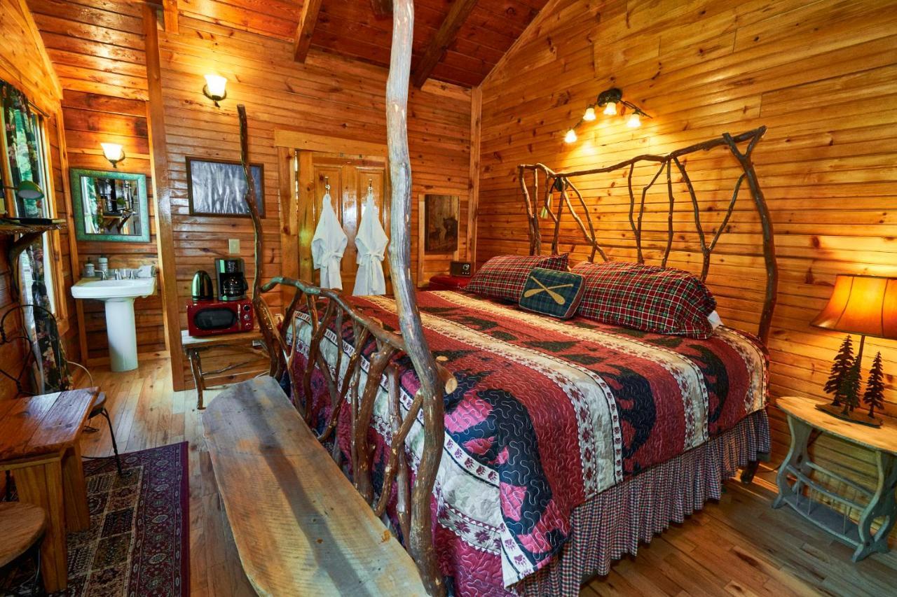 Creekwalk Inn Bed And Breakfast With Cabins Cosby Екстер'єр фото