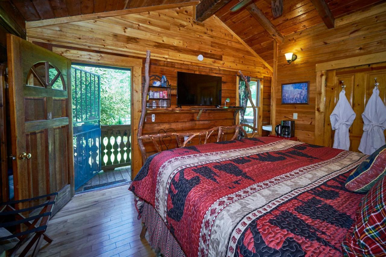 Creekwalk Inn Bed And Breakfast With Cabins Cosby Екстер'єр фото
