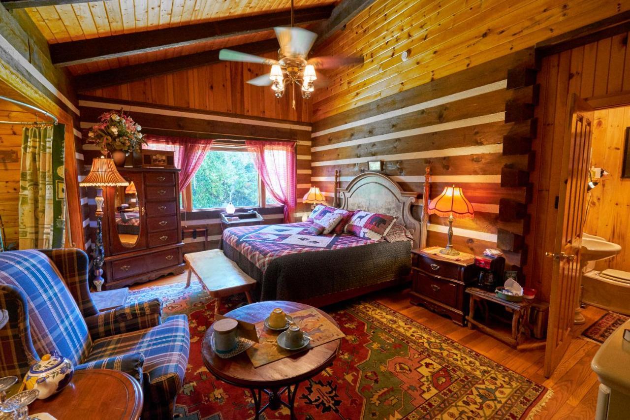 Creekwalk Inn Bed And Breakfast With Cabins Cosby Екстер'єр фото