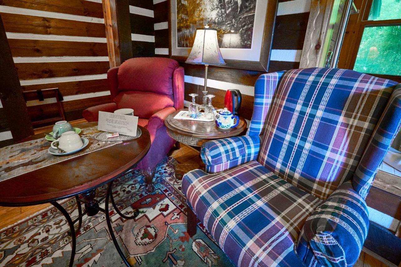 Creekwalk Inn Bed And Breakfast With Cabins Cosby Екстер'єр фото
