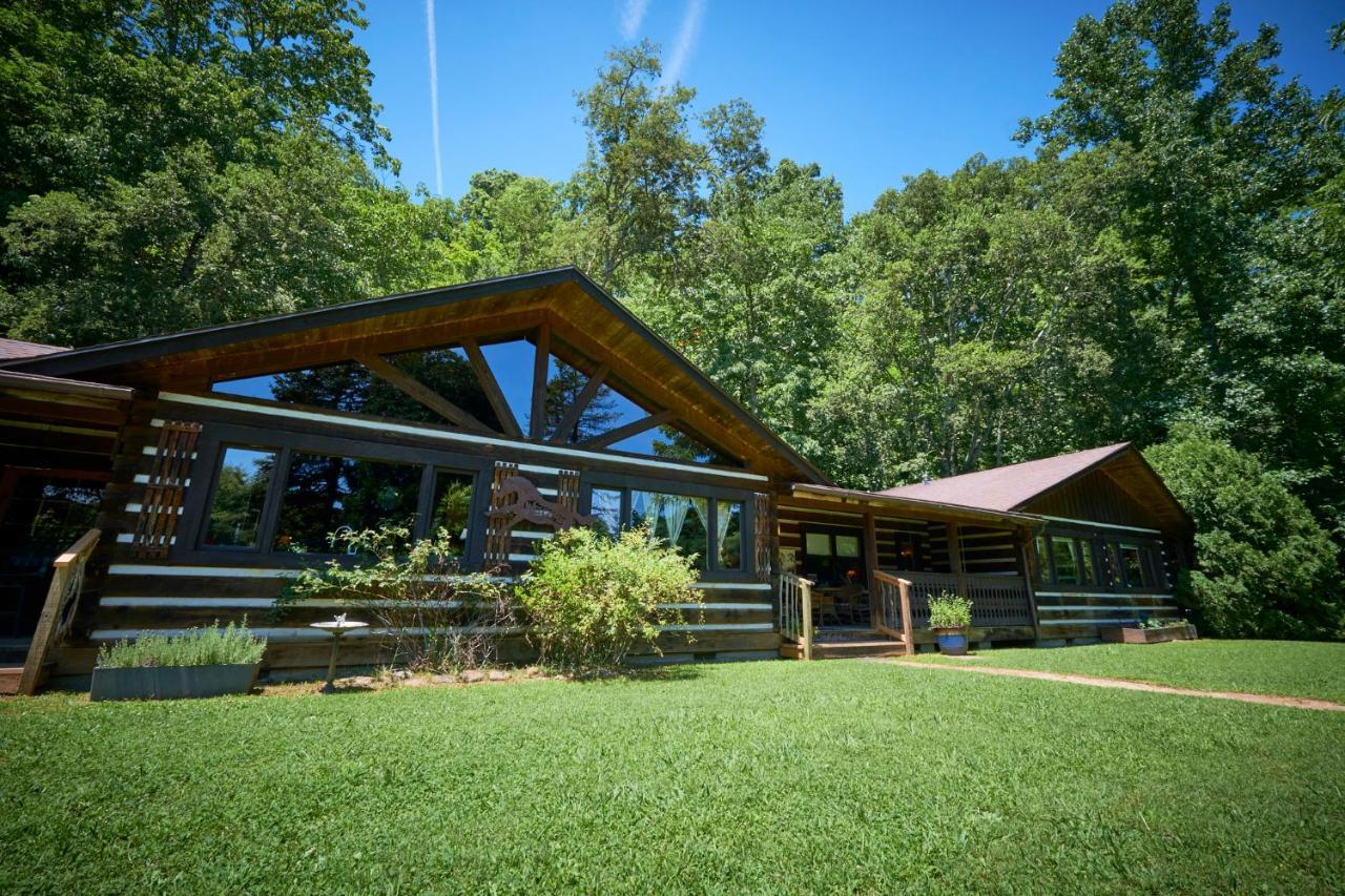 Creekwalk Inn Bed And Breakfast With Cabins Cosby Екстер'єр фото