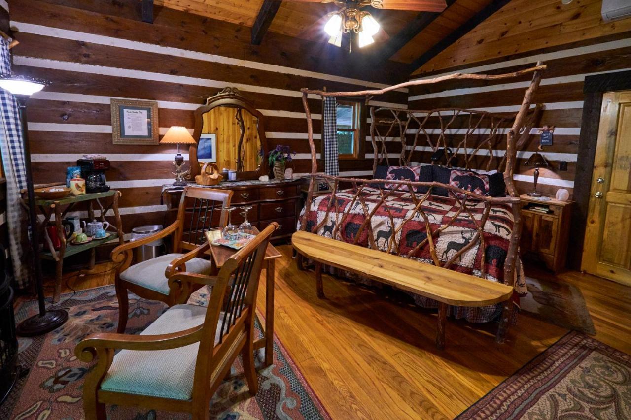 Creekwalk Inn Bed And Breakfast With Cabins Cosby Екстер'єр фото