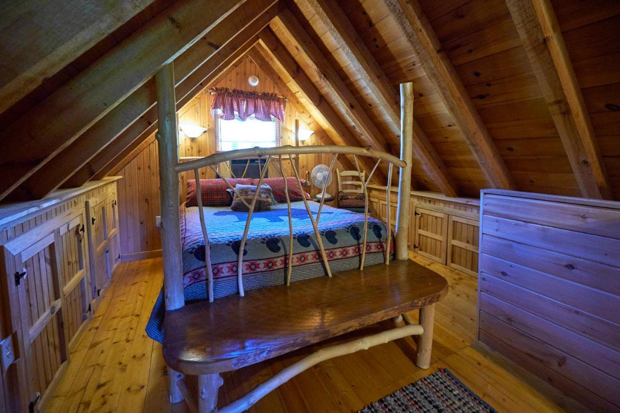 Creekwalk Inn Bed And Breakfast With Cabins Cosby Екстер'єр фото