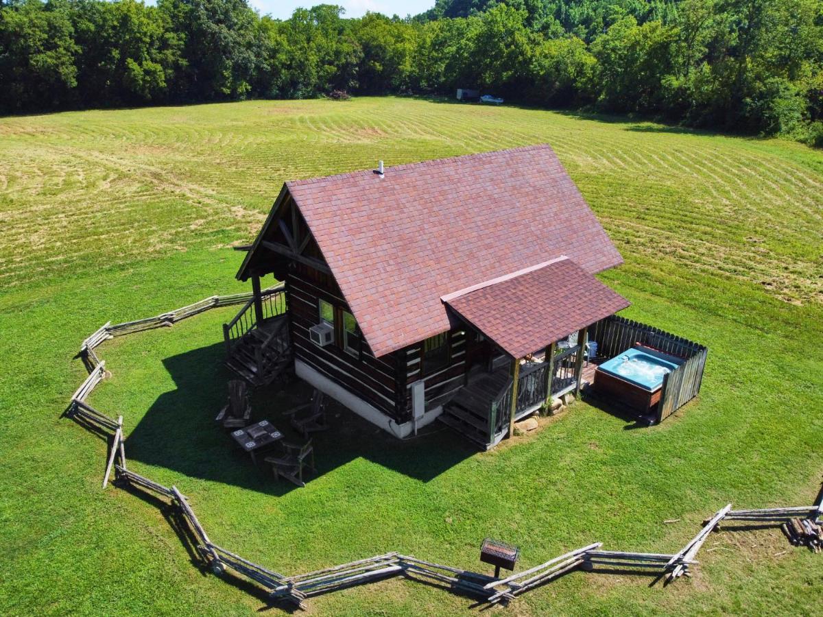 Creekwalk Inn Bed And Breakfast With Cabins Cosby Екстер'єр фото