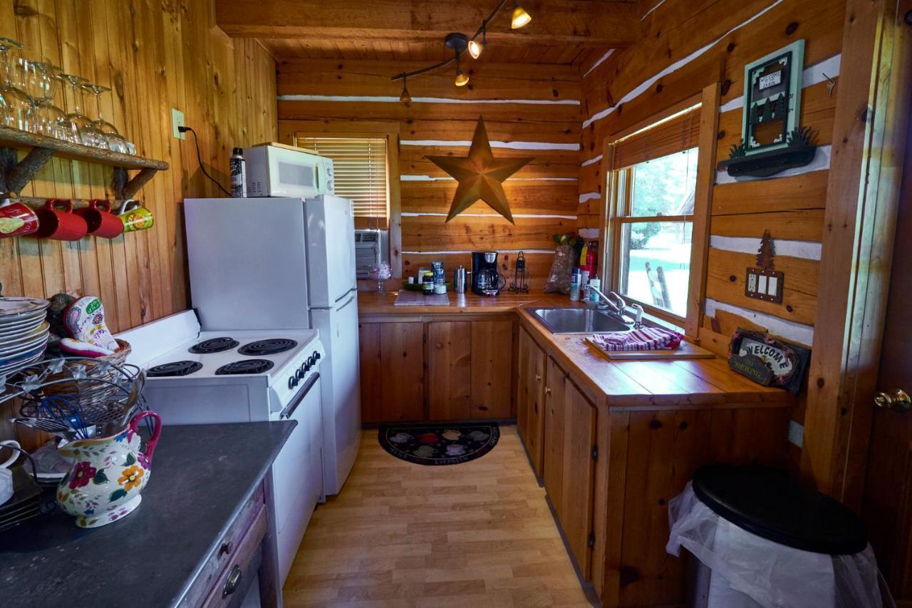 Creekwalk Inn Bed And Breakfast With Cabins Cosby Екстер'єр фото