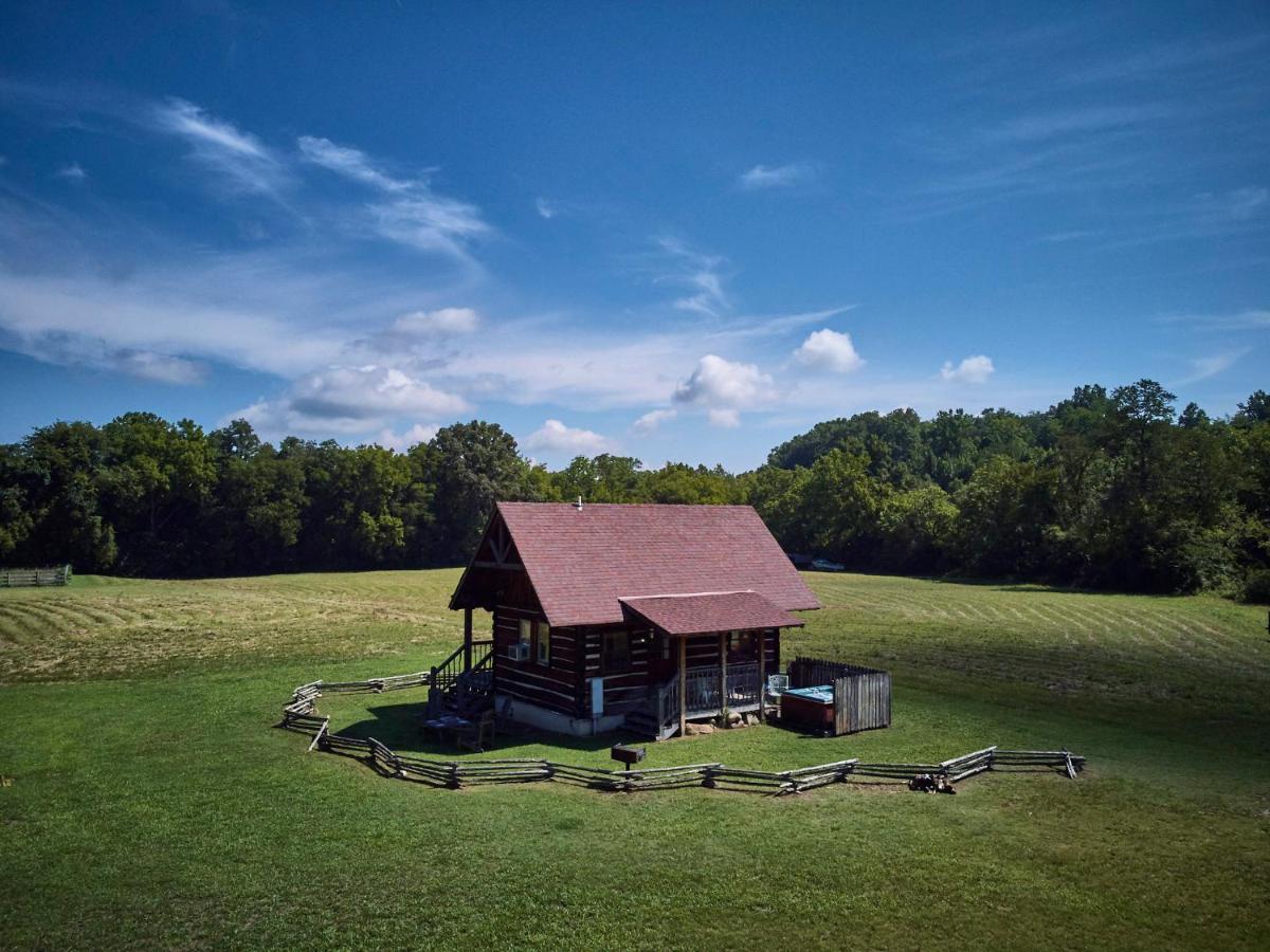 Creekwalk Inn Bed And Breakfast With Cabins Cosby Екстер'єр фото