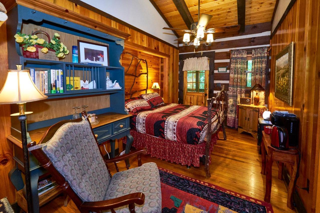 Creekwalk Inn Bed And Breakfast With Cabins Cosby Екстер'єр фото