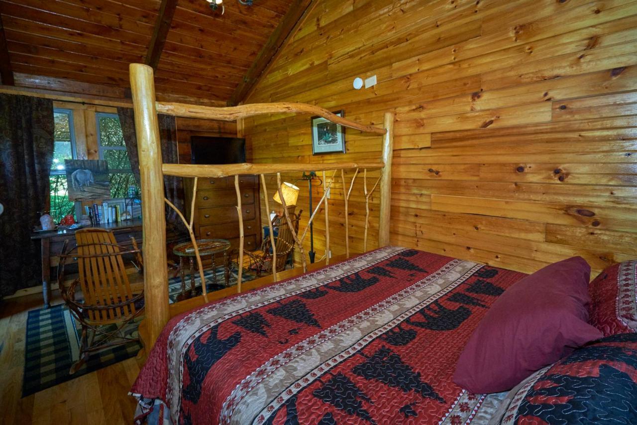 Creekwalk Inn Bed And Breakfast With Cabins Cosby Екстер'єр фото