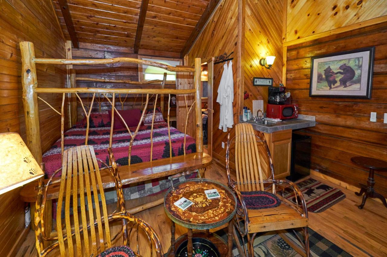 Creekwalk Inn Bed And Breakfast With Cabins Cosby Екстер'єр фото