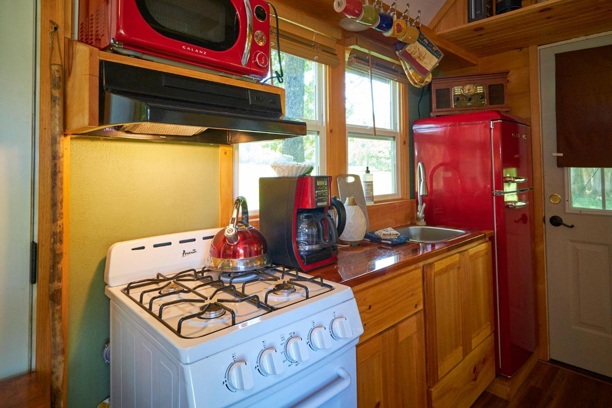 Creekwalk Inn Bed And Breakfast With Cabins Cosby Екстер'єр фото