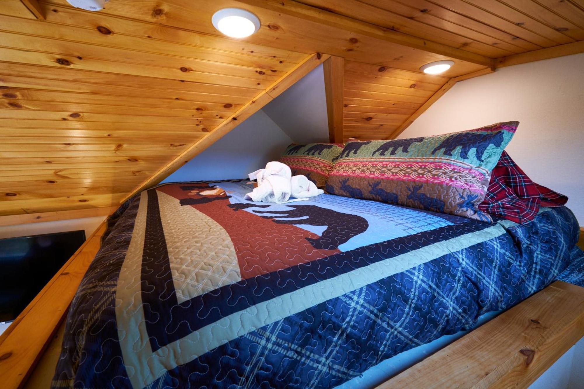 Creekwalk Inn Bed And Breakfast With Cabins Cosby Екстер'єр фото