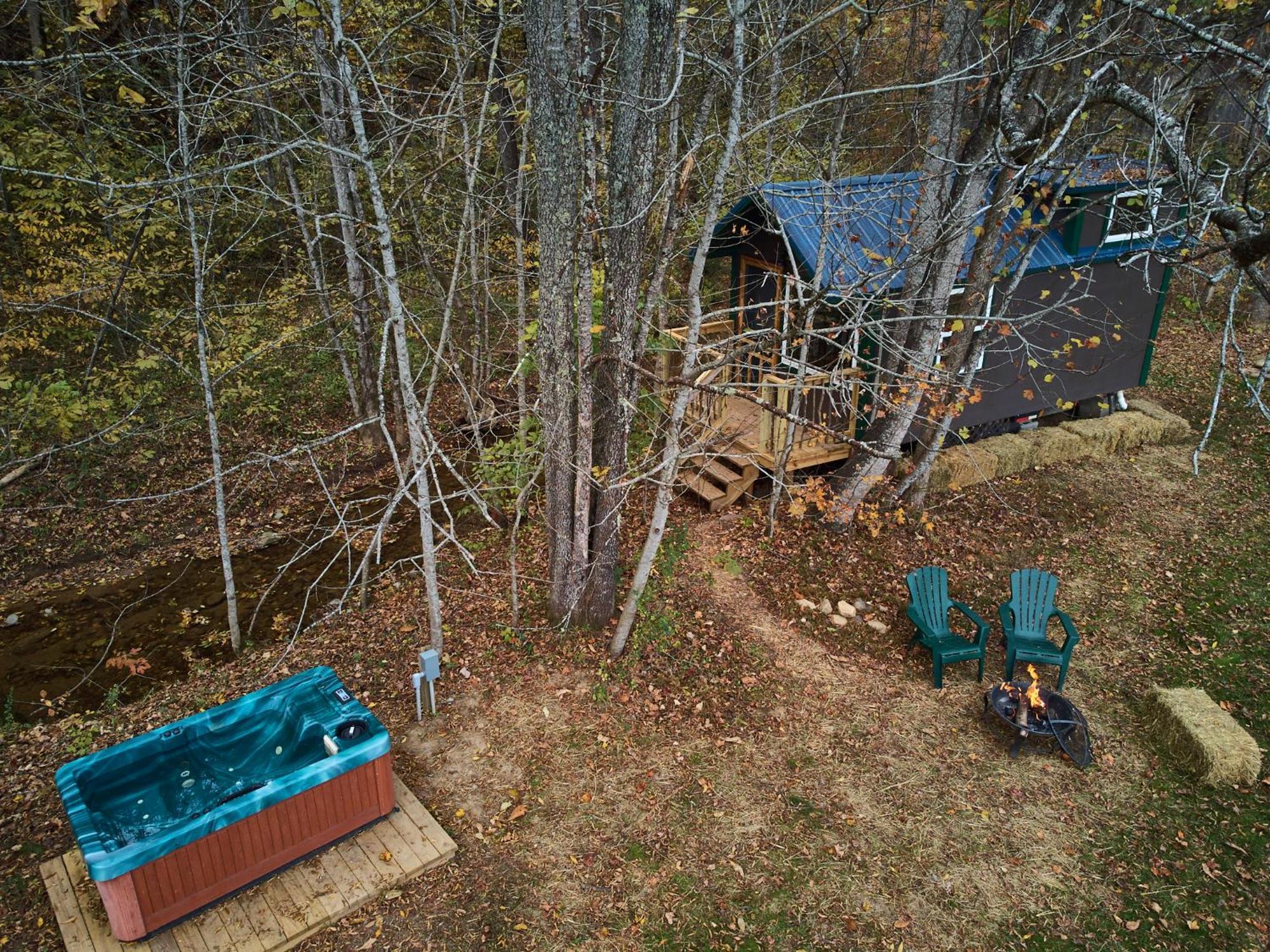 Creekwalk Inn Bed And Breakfast With Cabins Cosby Екстер'єр фото