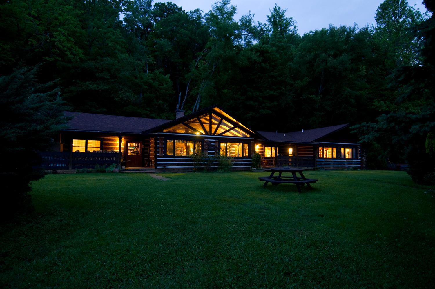 Creekwalk Inn Bed And Breakfast With Cabins Cosby Екстер'єр фото