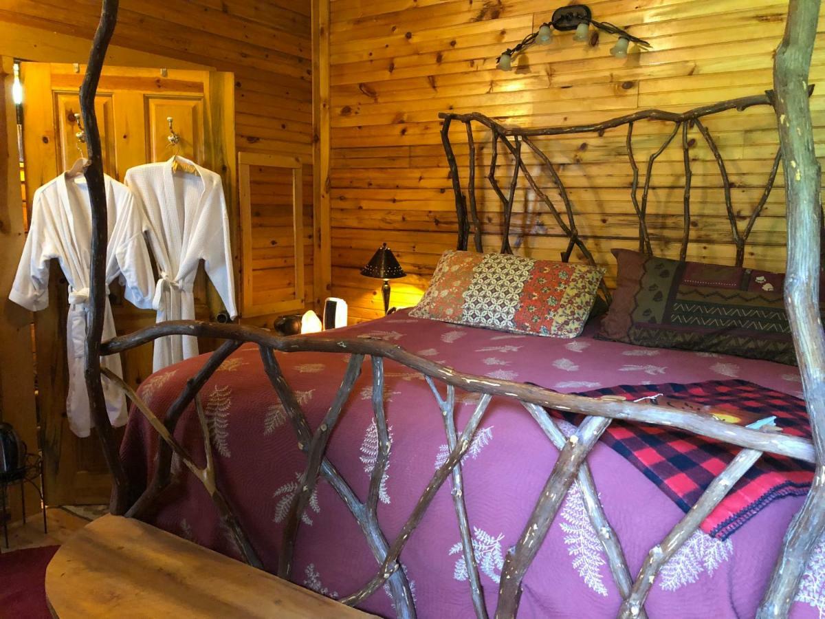 Creekwalk Inn Bed And Breakfast With Cabins Cosby Екстер'єр фото